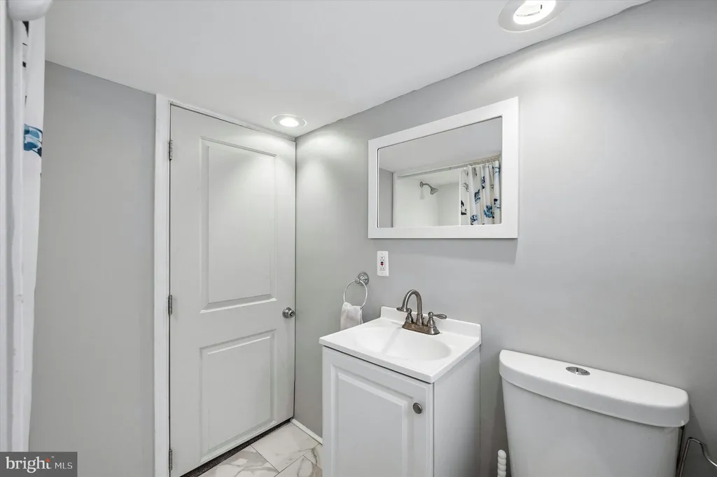 2530 S 11th Street, Philadelphia, PA 19148