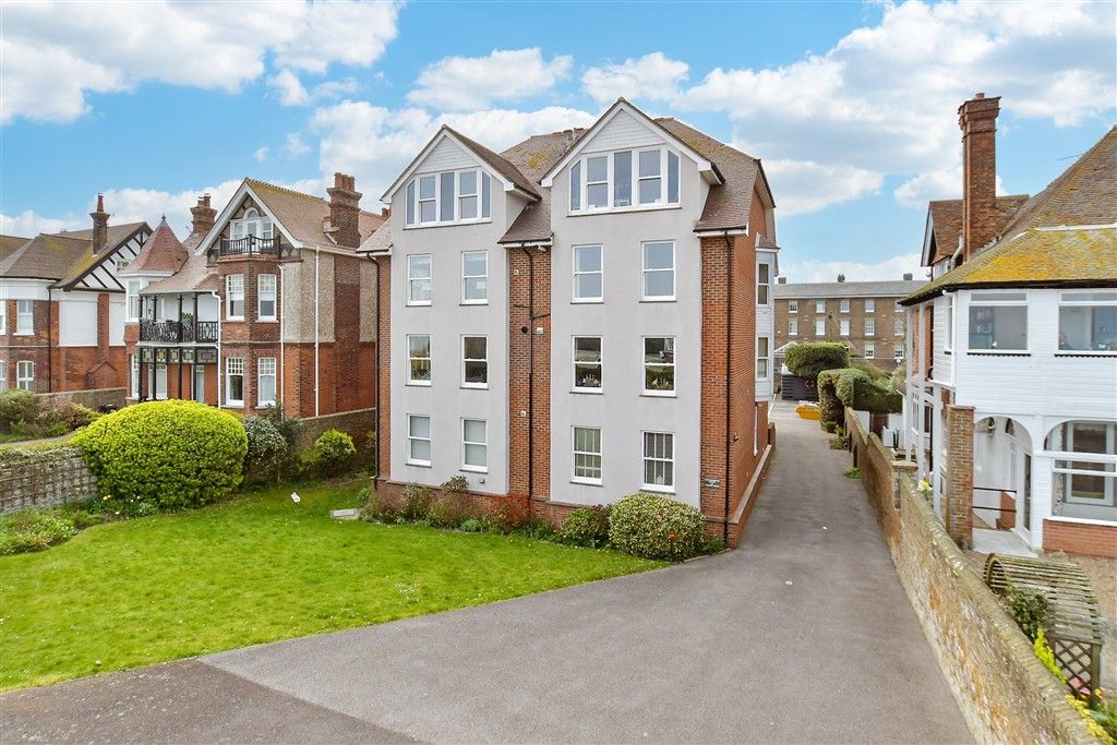 2 bed flat for saleMarine Road, Walmer, Deal, Kent CT14