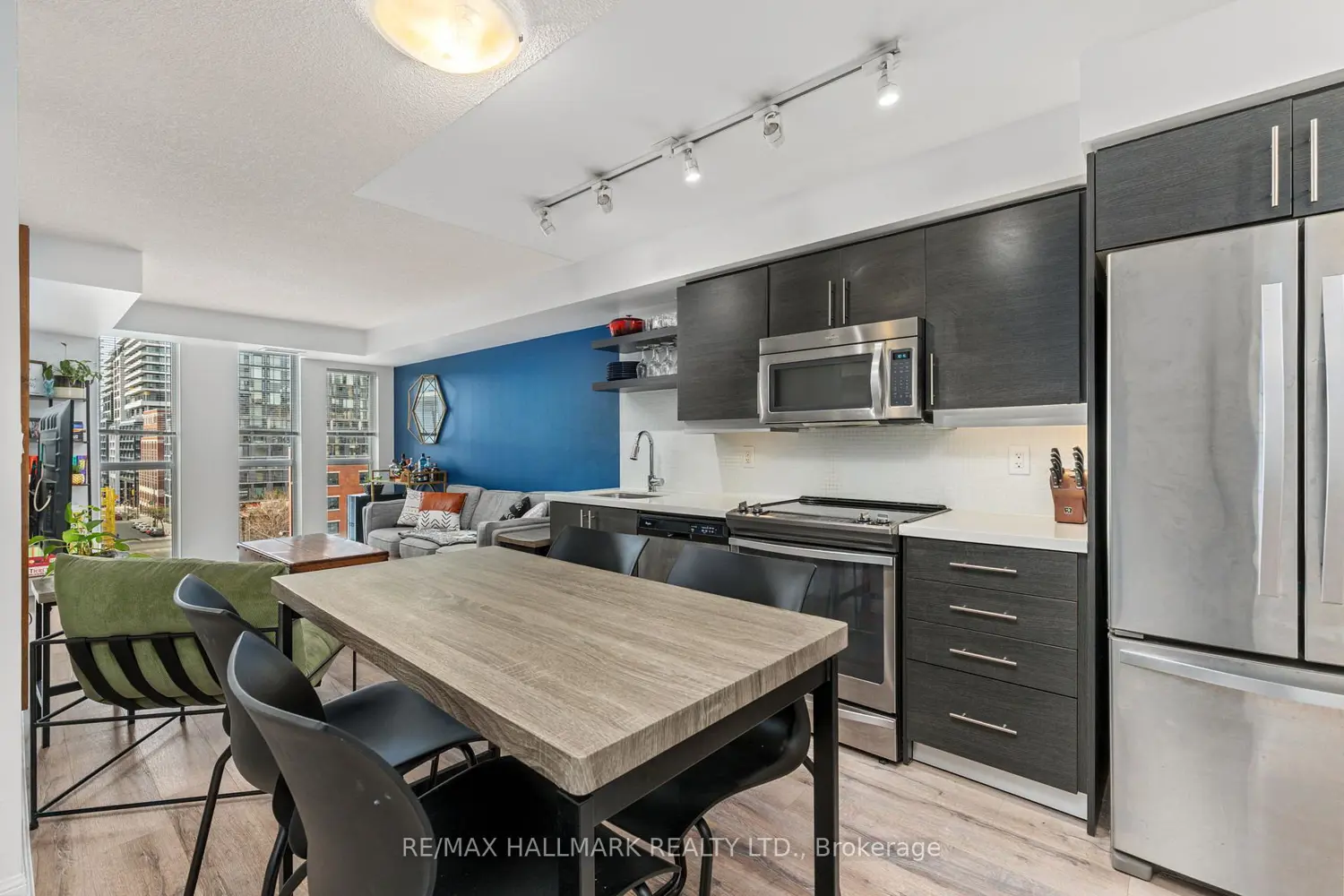 Additional image 5 of 400 Adelaide Street 819