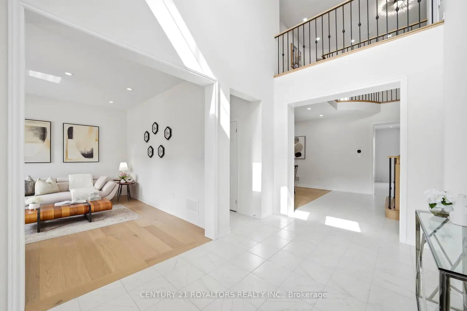 107 Rugman Crescent photo 2