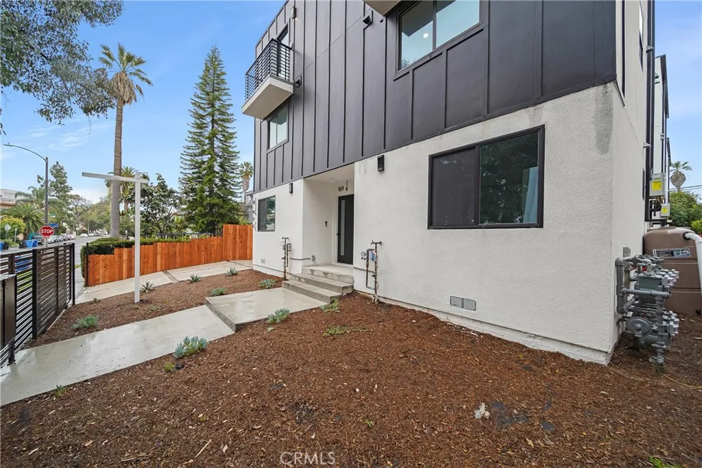 171 S Hoover Street, Los Angeles, CA 90004