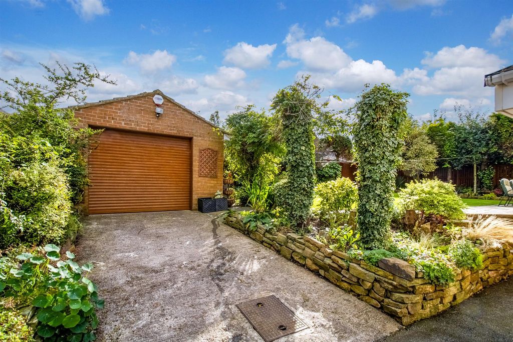 Additional image 17 of 3 bed property for saleKirkgate, Hanging Heaton, Batley WF17