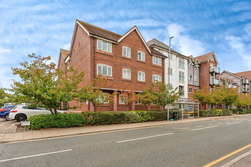2 bed flat for saleNew Crane Street, Chester CH1