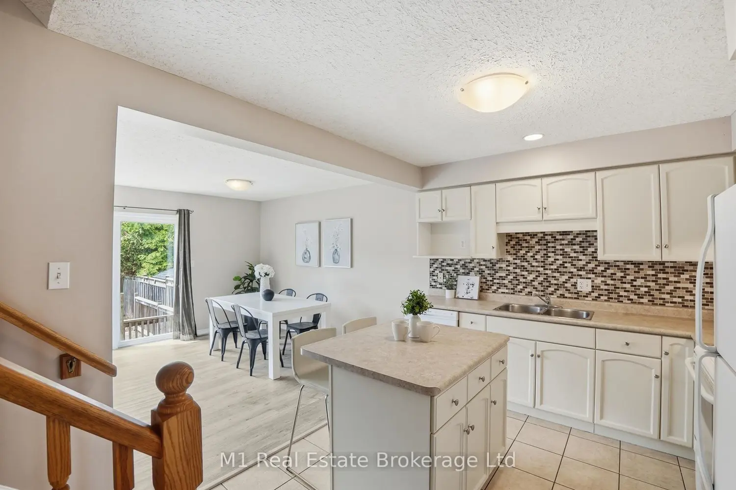 8 Ralston Drive photo 3