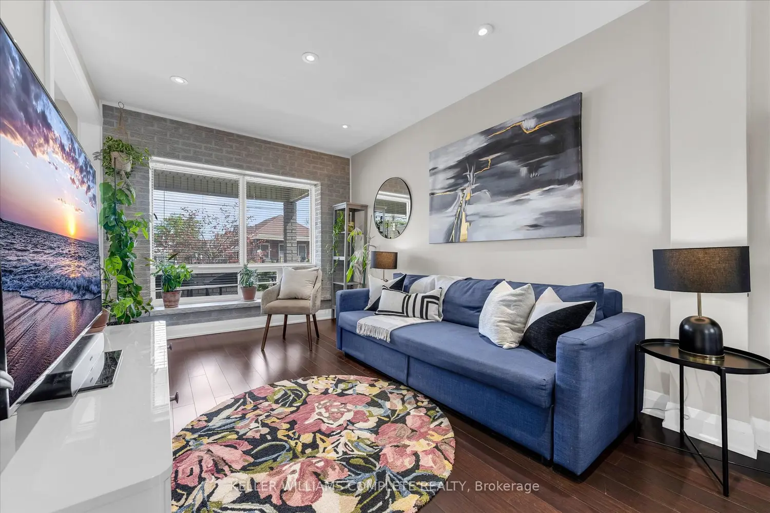 196 Campbell Avenue photo 3