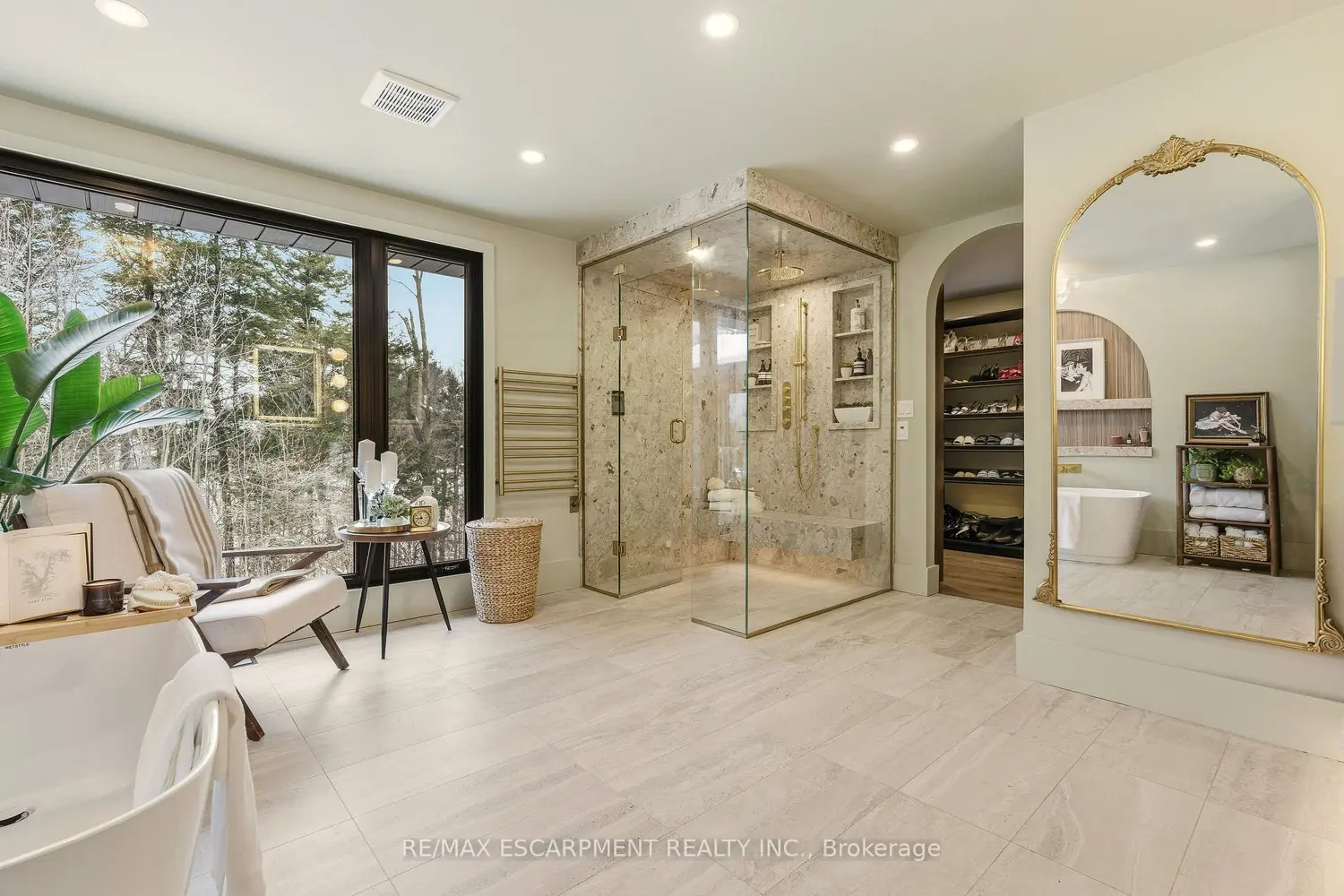 2510 Britannia Road photo 3