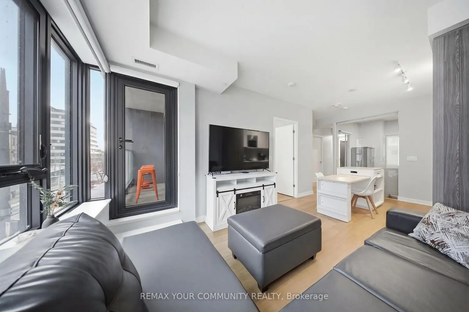Additional image 11 of 840 St Clair Avenue 312