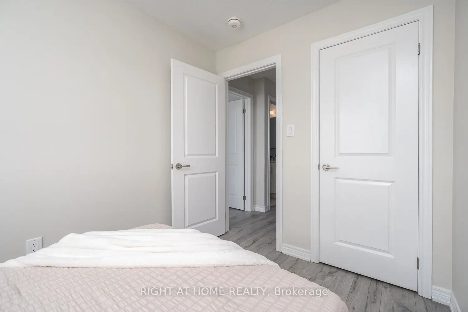 112 Hollywood Court photo 5