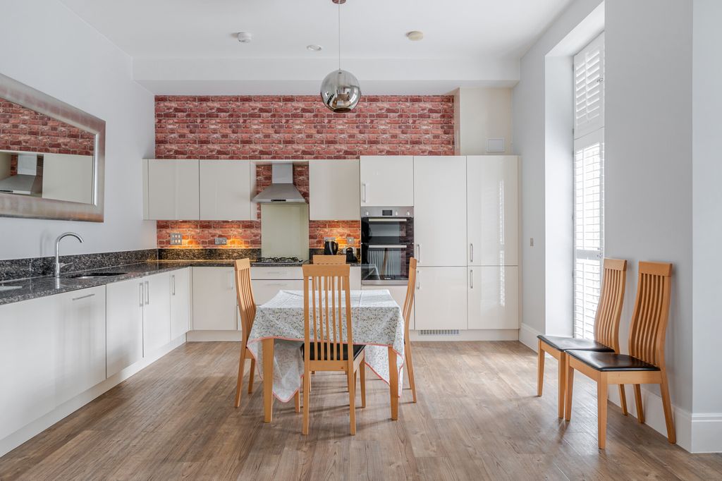 Additional image 12 of 2 bed flat for saleGlanville Way, Epsom KT19