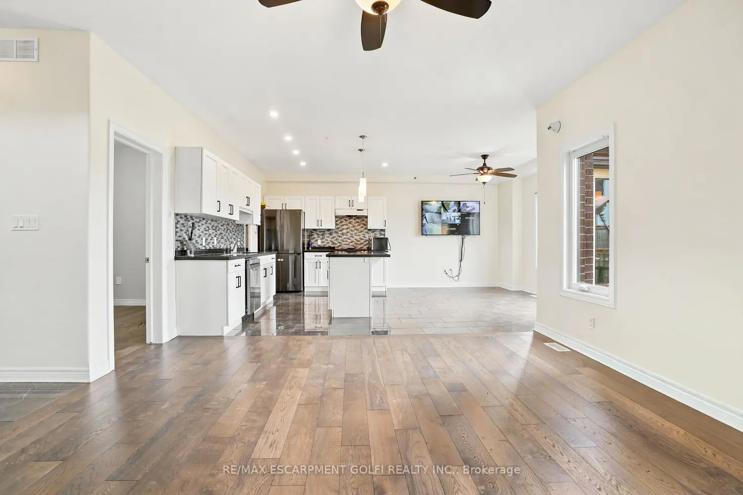 374 Viger Drive photo 2