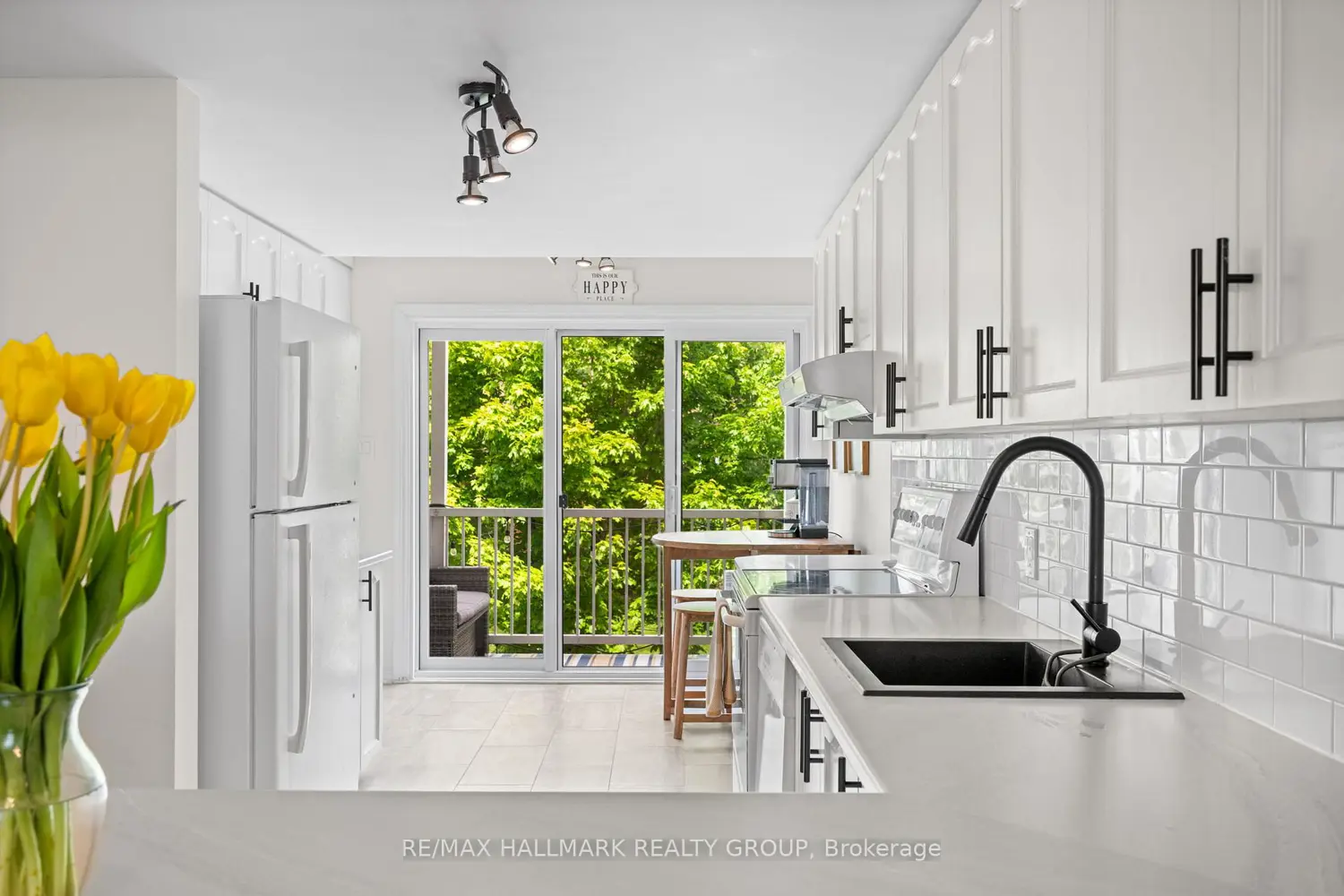 1109 Gablefield Private photo 2