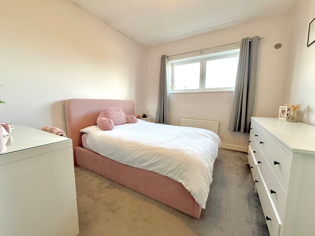 Additional image 3 of 2 bed flat for saleLeyland Road, Dunstable LU6