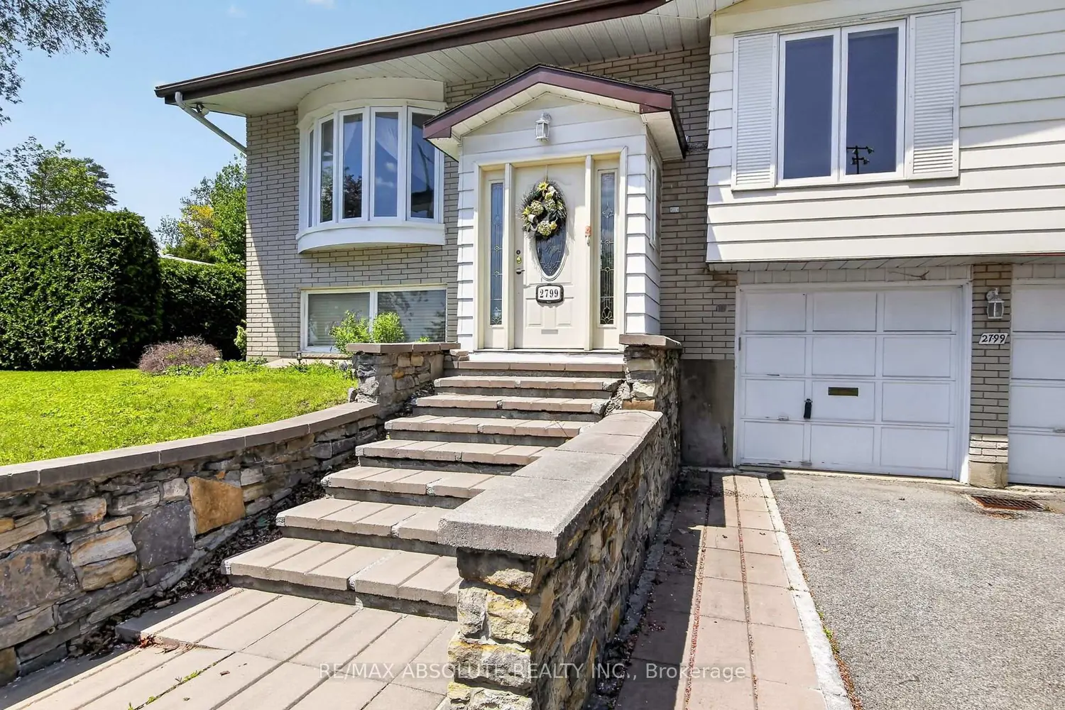 2799 Dumaurier Avenue photo 3