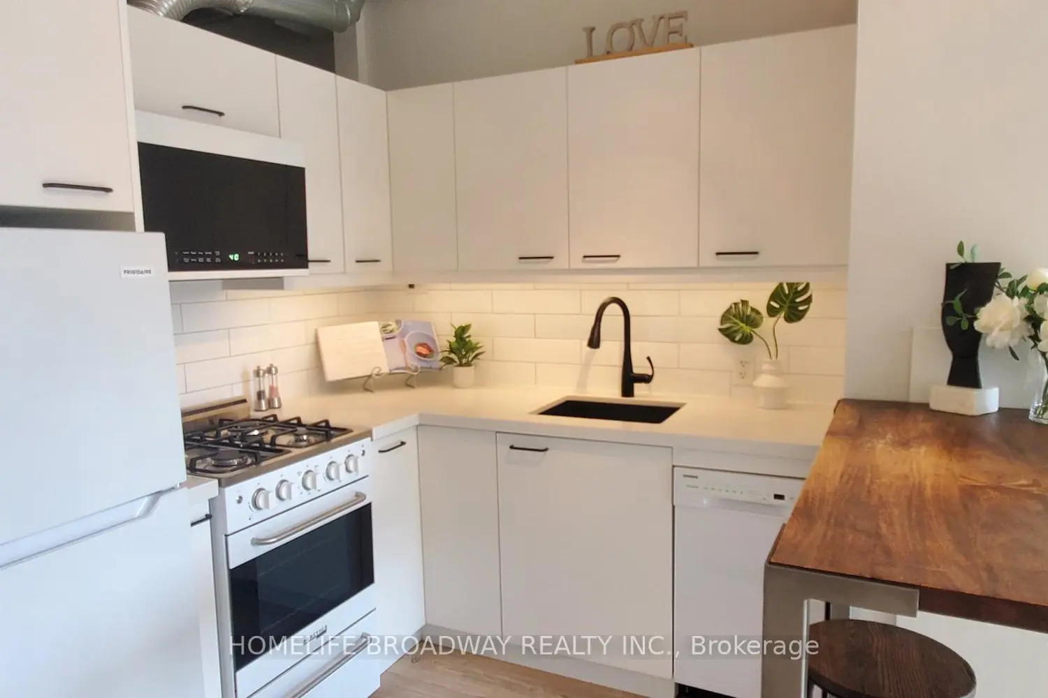 Additional image 5 of 169 John Street 303