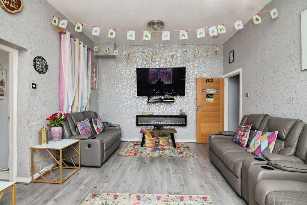 Additional image 11 of 5 bed semi-detached house for saleDixons Green Road, Dudley DY2