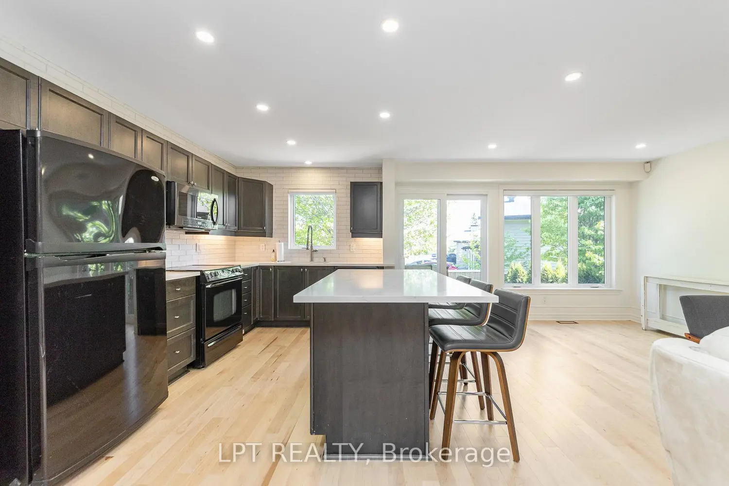 275 Tewsley Drive photo 5