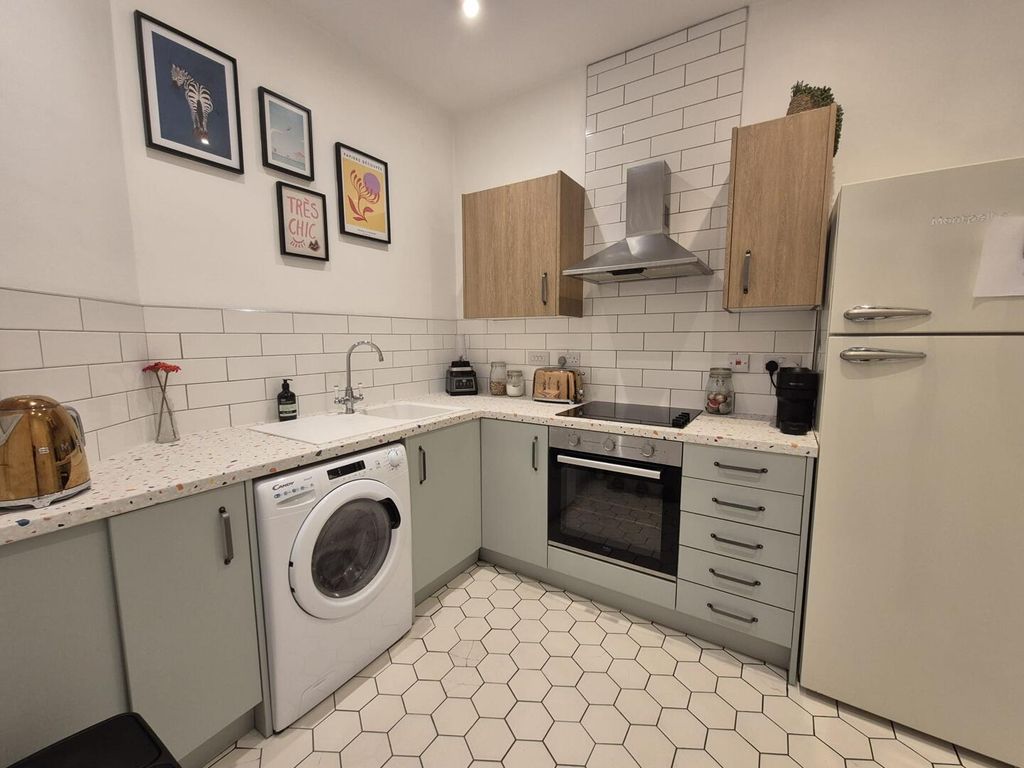 Additional image 9 of 2 bed flat for saleSteeple View Close, Hyde SK14