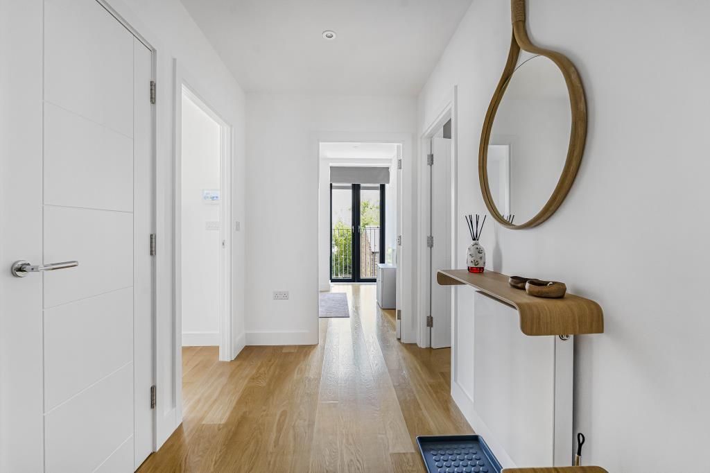 2 bed flat for saleBroad Street, Ely CB7 photo 5