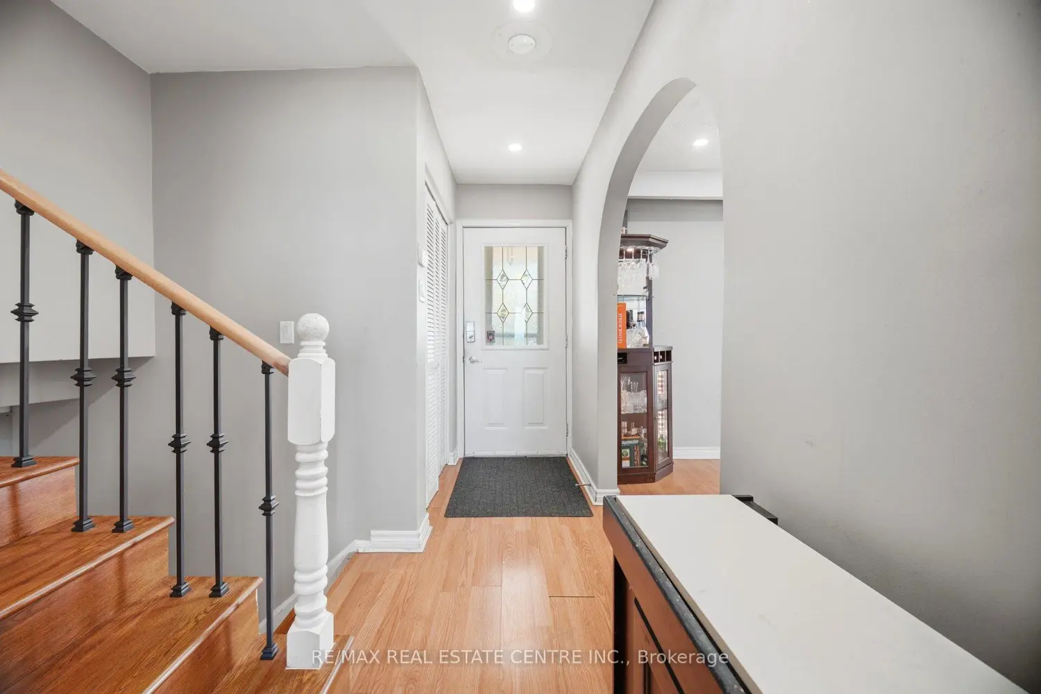 46 Seabreeze Crescent photo 2