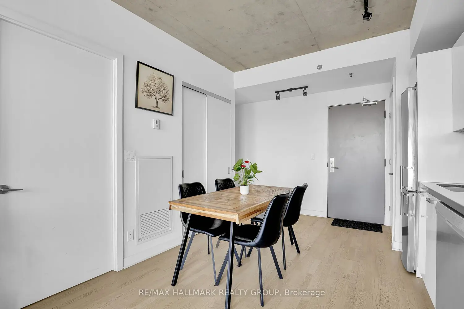 Additional image 9 of 203 Catherine Street 1204