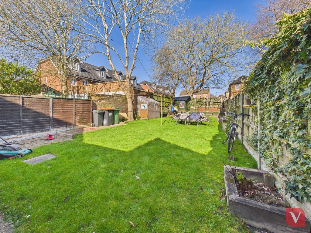 Additional image 13 of 8 bed detached house for saleHigh Street South, Dunstable LU6