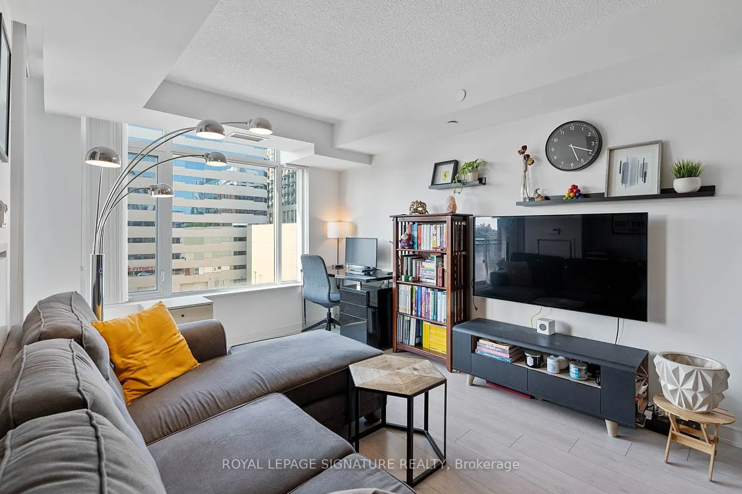 525 Adelaide Street 710