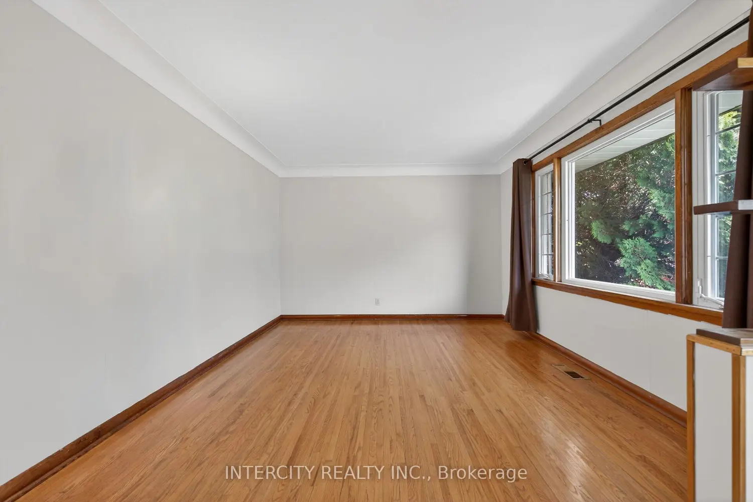 Additional image 4 of 8735 Howe Crescent