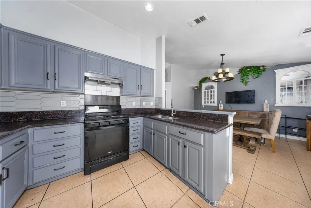 2294 N Smoketree Avenue, Rialto, CA 92377 photo 2