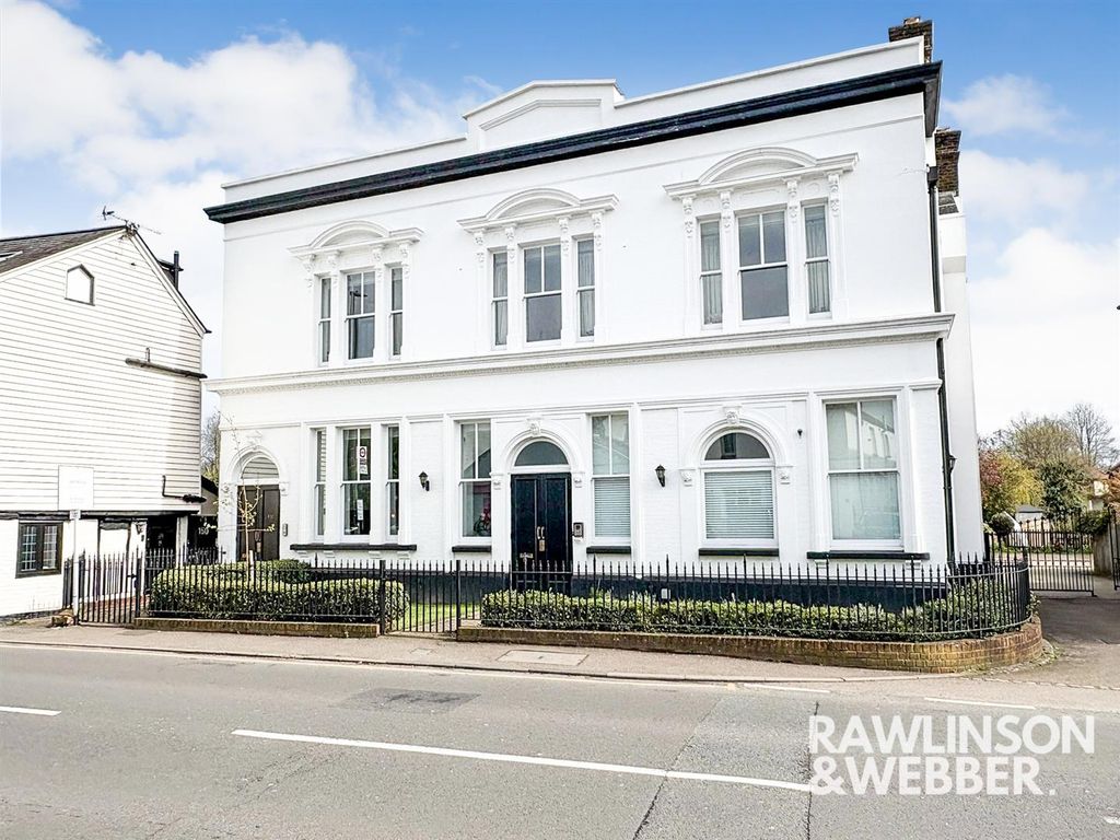 2 bed flat for saleBridge Road, Est Molesey KT8