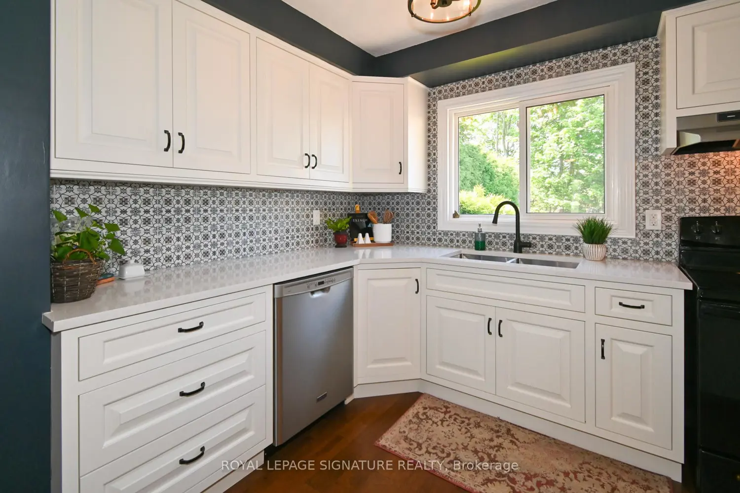 830 Greenbriar Drive photo 3