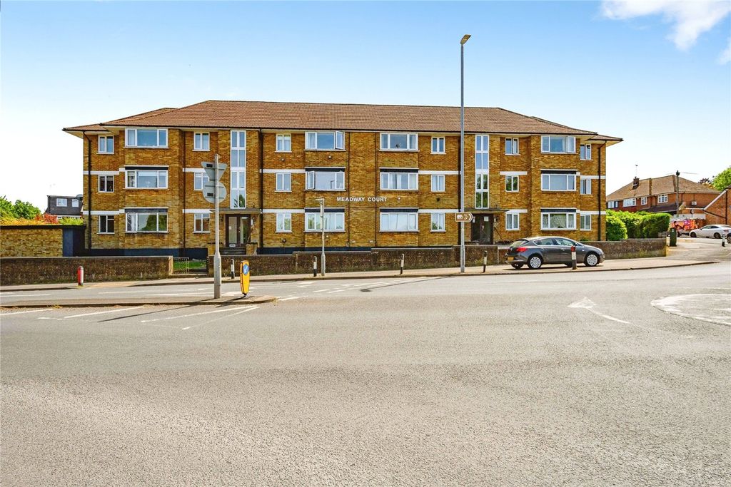 3 bed flat for saleWest Street, Dunstable, Bedfordshire LU6