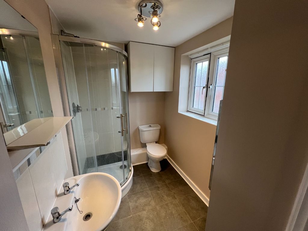 Additional image 10 of 2 bed flat for saleBramley Court, Luton Road, Dunstable LU5