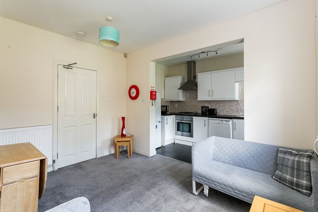 3 bed flat for saleDickson Street, Leith, Edinburgh EH6 photo 3