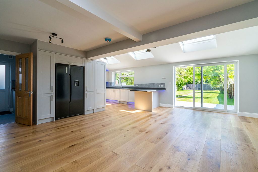 Additional image 2 of 4 bed semi-detached house for saleLancot Drive, Dunstable LU6