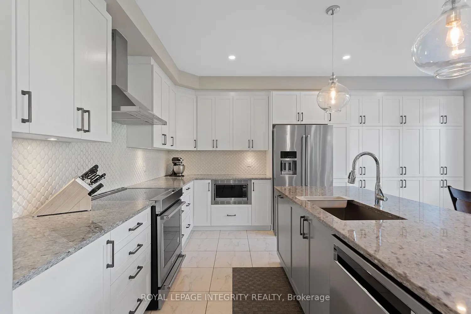 49 Hawks Landing Crescent photo 5