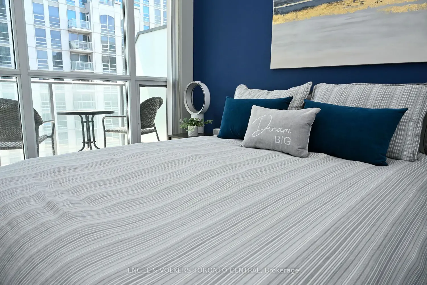 Additional image 12 of 770 Bay Street 2504