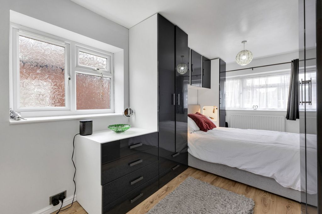 Additional image 13 of 4 bed semi-detached house for saleHadrian Avenue, Dunstable LU5