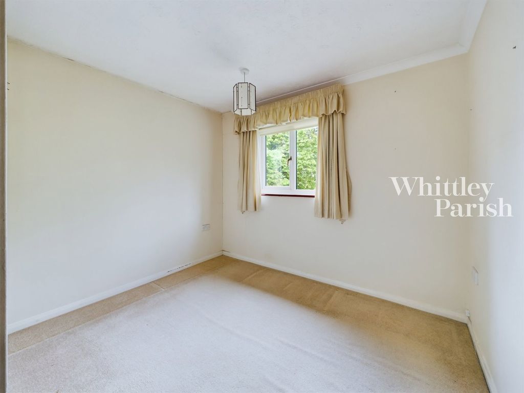 2 bed flat for saleParkside Court, Diss IP22 photo 4