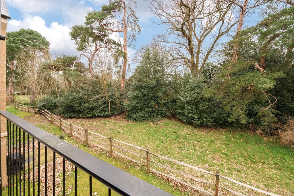 Additional image 10 of 2 bed flat for saleQueenswood Crescent, Englefield Green, Egham TW20