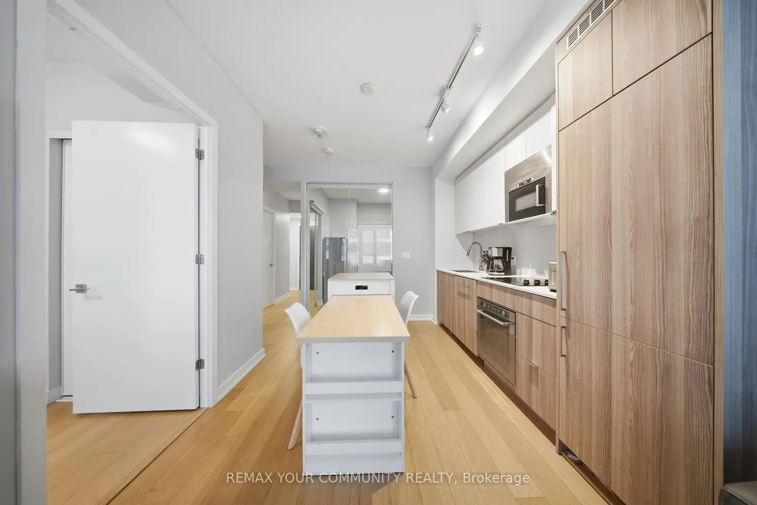 Additional image 5 of 840 St Clair Avenue 312
