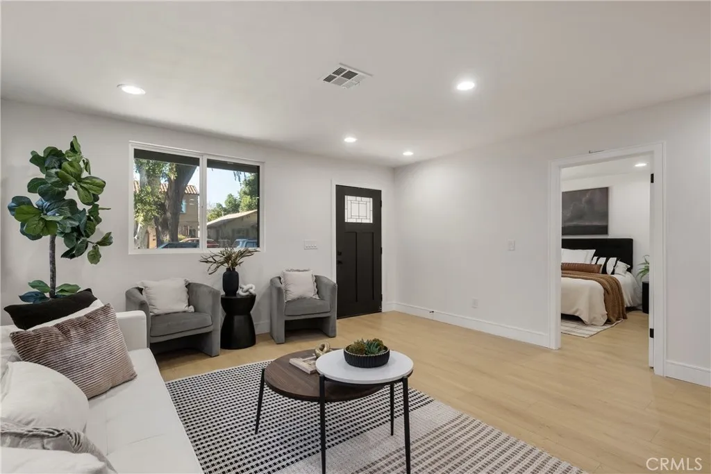 Additional image 3 of 2706 S Cochran Street, Los Angeles, CA 90016