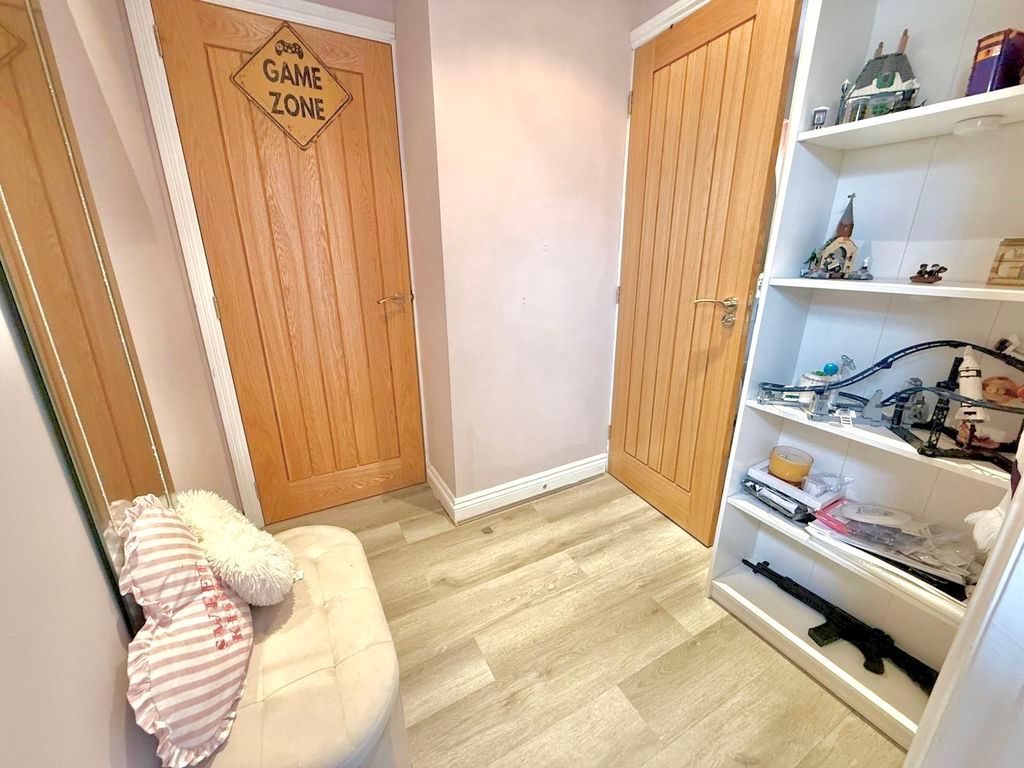 Additional image 23 of 5 bed semi-detached house for saleGilded Acre, Dunstable LU6