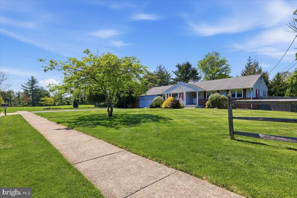 14 Mansfield Road, Ewing, NJ 08628