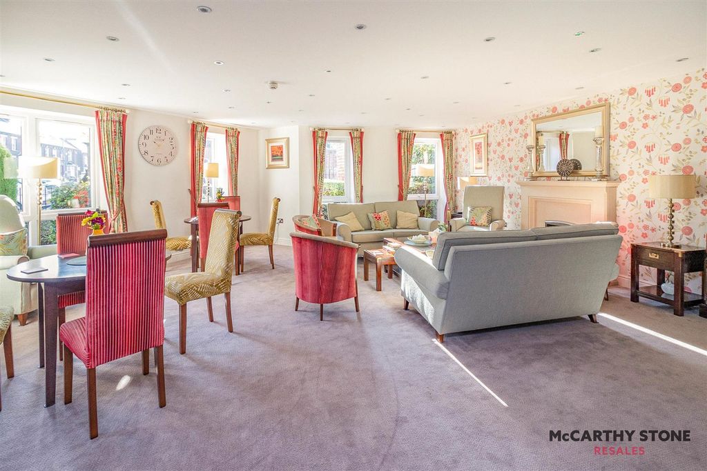 Additional image 21 of 2 bed flat for saleElliott Court, High Street North, Dunstable LU6