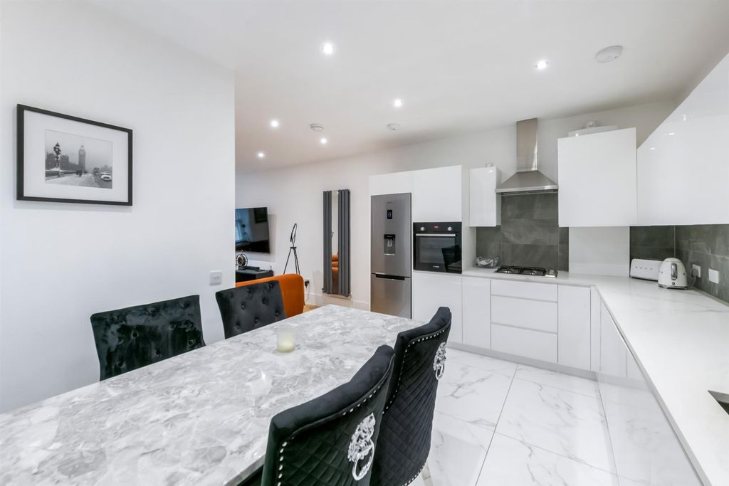 Additional image 8 of 3 bed town house for sale13A West Burnside, Dollar FK14