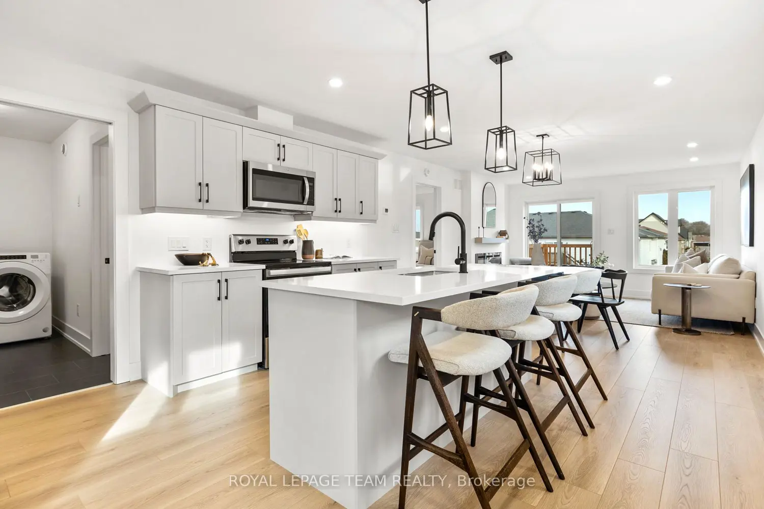 52 Whitcomb Crescent photo 5