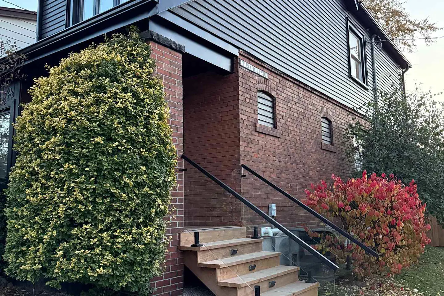 98 Woodmount Avenue