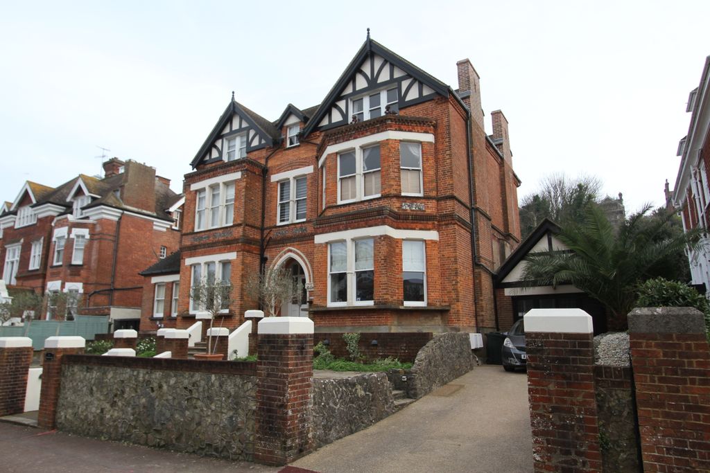 2 bed flat for saleSilverdale Road, Eastbourne BN20