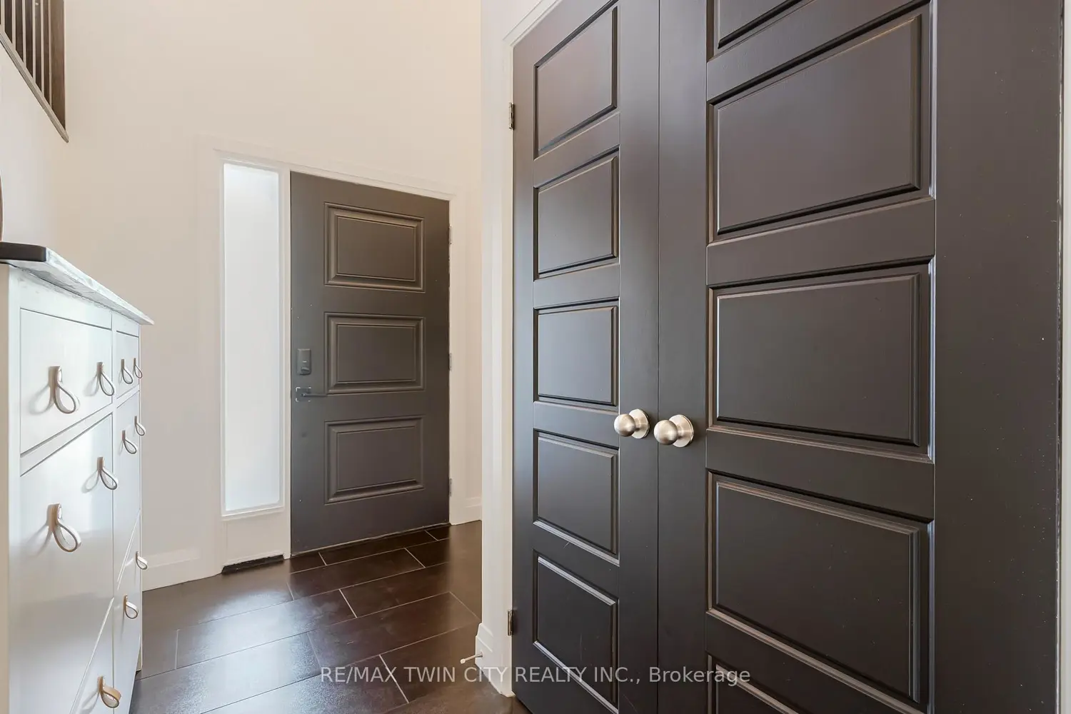 195 Hardcastle Drive photo 3