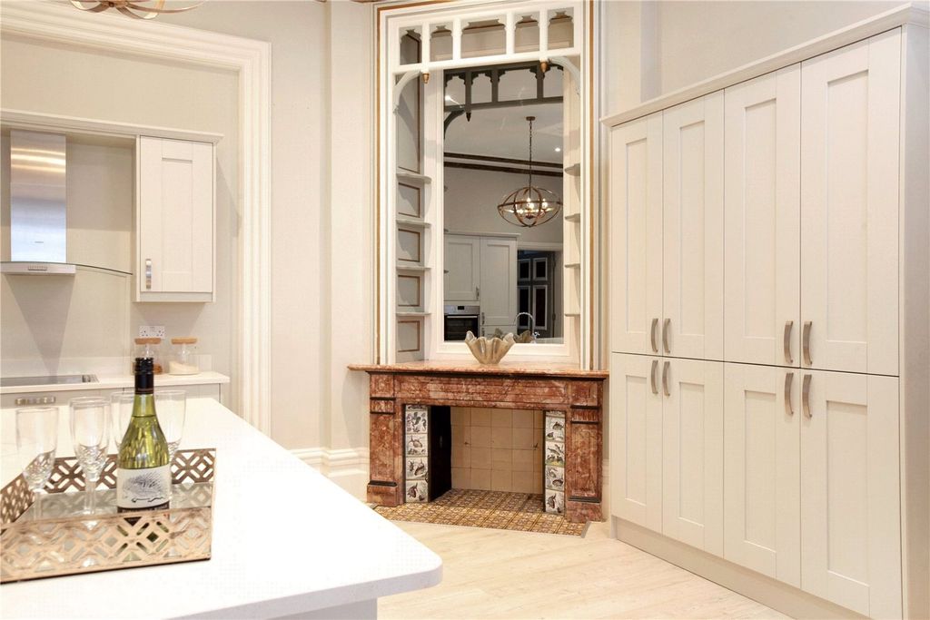 Additional image 6 of 3 bed flat for saleStratton House, 59-60 High West Street, Dorchester, Dorset DT1